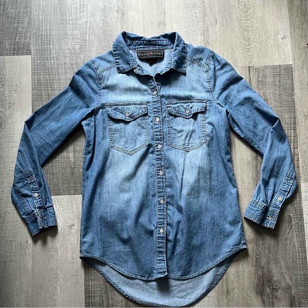 Macy’s Polly & Esther Denim Button Down Size Small